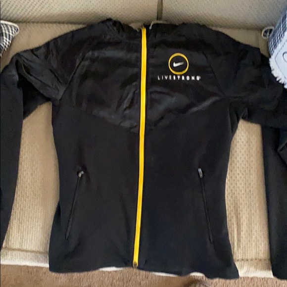 NIKE Livestrong lightweight athletic jacket - Picture 3 of 3